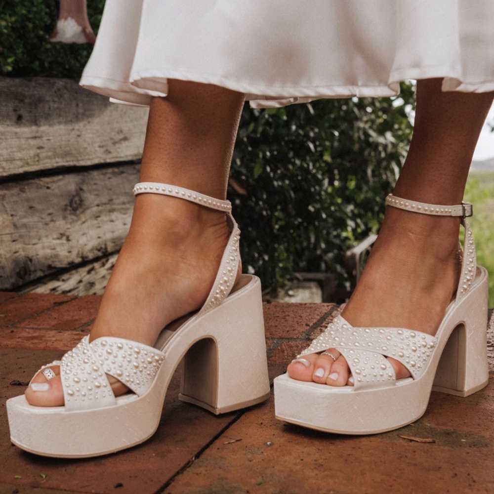 New! Dolce Vita Wessi Platform Heel - Picture 5 of 9